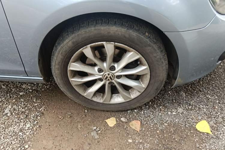 Used Volkswagen Golf 2012 1.6L Automatic Comfort Model Right Front Wheel Hub