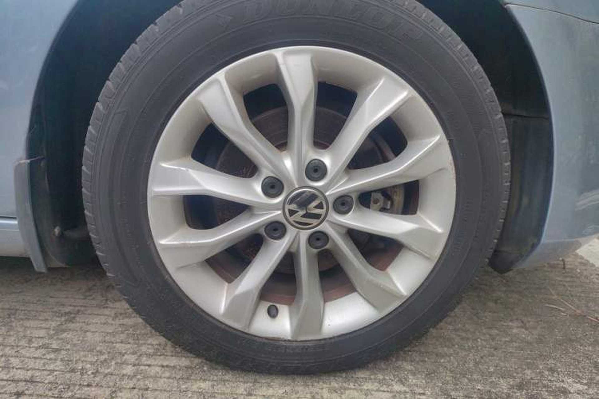 Used Volkswagen Golf 2012 1.6 Manual Comfort Edition Right Front Wheel Hub