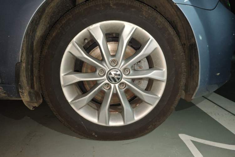 Used Volkswagen Golf 2012 1.4 TSI Automatic Comfort Edition Right Front Wheel Hub