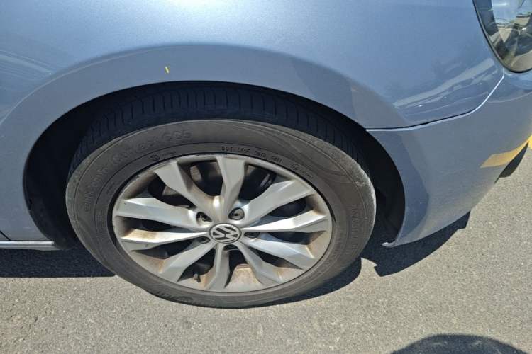 Used Volkswagen Golf 2012 1.4 TSI Automatic Comfort Edition Right Front Wheel Hub