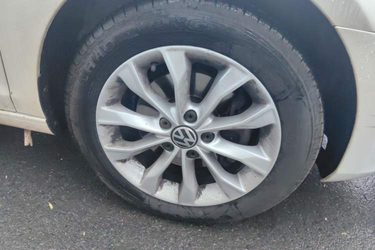 Used Volkswagen Golf 2012 1.4 TSI Automatic Comfort Edition Right Front Wheel Hub