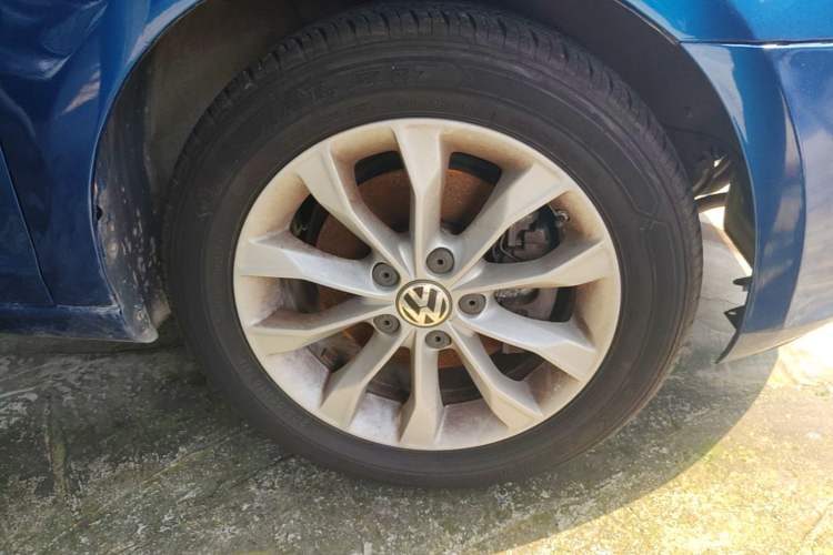 Used Volkswagen Golf 2012 1.4 TSI Automatic Comfort Edition Right Front Wheel Hub