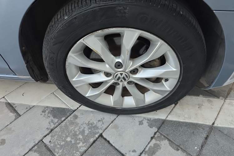 Used Volkswagen Golf 2012 1.4 TSI Manual Comfort Edition Right Front Wheel Hub