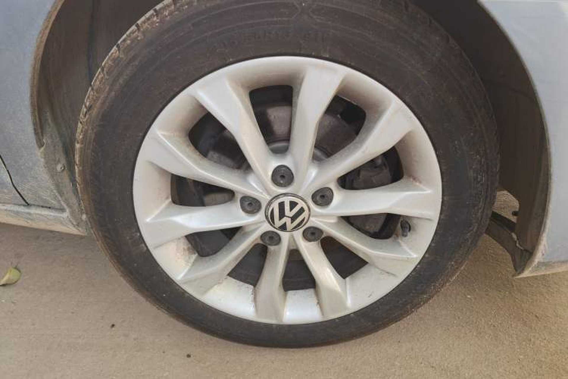 Used Volkswagen Golf 2012 1.6 Manual Comfort Edition Right Front Wheel Hub