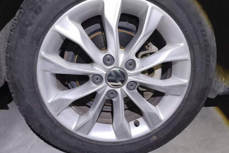 Used Volkswagen Golf 2012 1.4 TSI Automatic Comfort Edition Right Front Wheel Hub