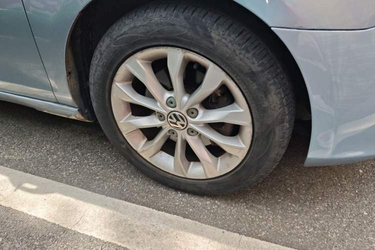 Used Volkswagen Golf 2012 1.4 TSI Automatic Comfort Edition Right Front Wheel Hub