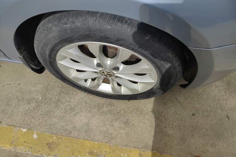 Used Volkswagen Golf 2012 1.6 Manual Comfort Edition Right Front Wheel Hub