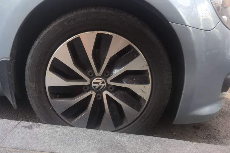 Used Volkswagen Golf 2012 1.4 TSI BlueMotion Edition Right Front Wheel Hub
