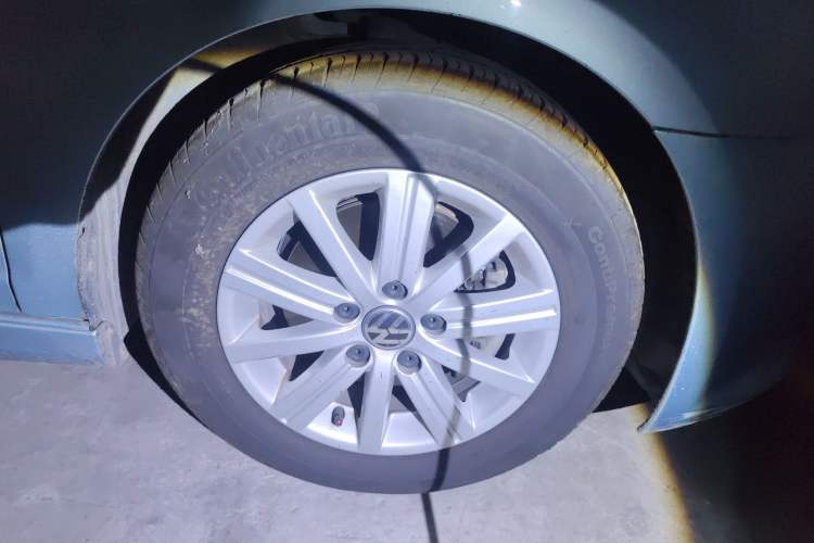 Used Volkswagen Golf 2012 1.4TSI Automatic Luxury Edition Right Front Wheel Hub