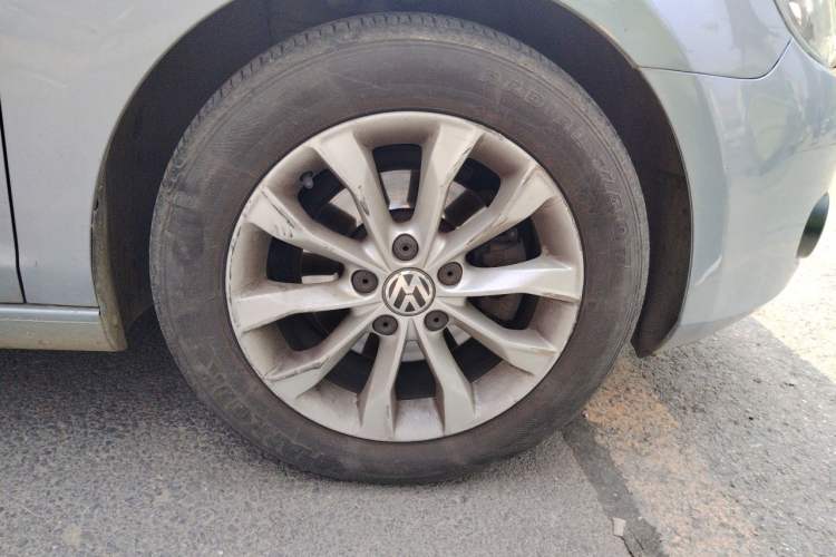 Used Volkswagen Golf 2012 1.6L Automatic Comfort Model Right Front Wheel Hub