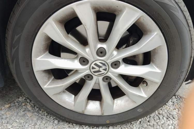 Used Volkswagen Golf 2012 1.4 TSI Automatic Comfort Edition Right Front Wheel Hub