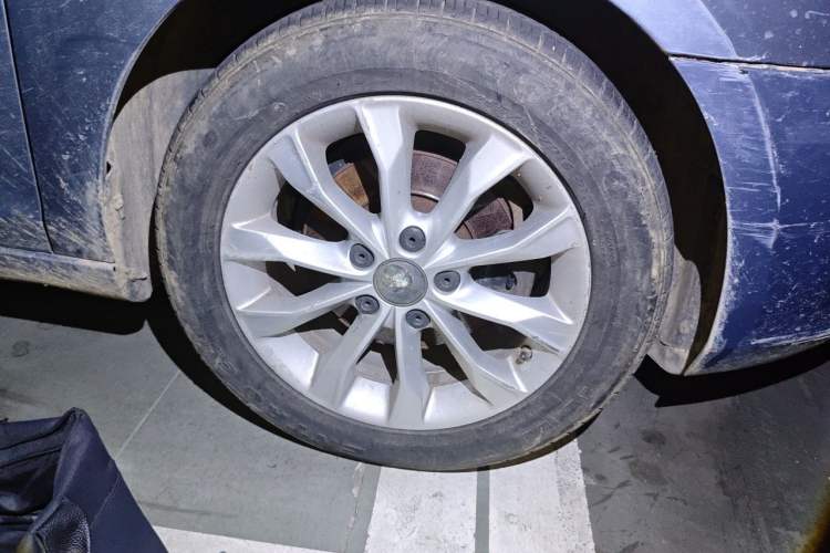 Used Volkswagen Golf 2012 1.6L Automatic Comfort Model Right Front Wheel Hub