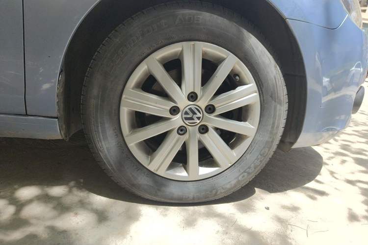 Used Volkswagen Golf 2012 1.6L Automatic Fashion Model Right Front Wheel Hub