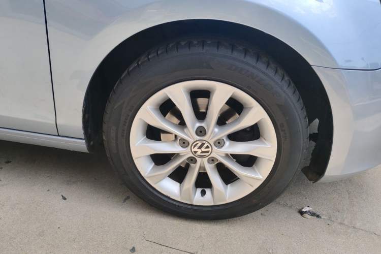 Used Volkswagen Golf 2012 1.6L Automatic Comfort Model Right Front Wheel Hub