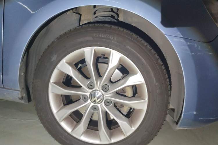 Used Volkswagen Golf 2012 1.4 TSI Automatic Comfort Edition Right Front Wheel Hub