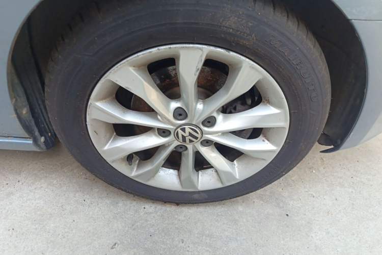 Used Volkswagen Golf 2012 1.6 Manual Comfort Edition Right Front Wheel Hub
