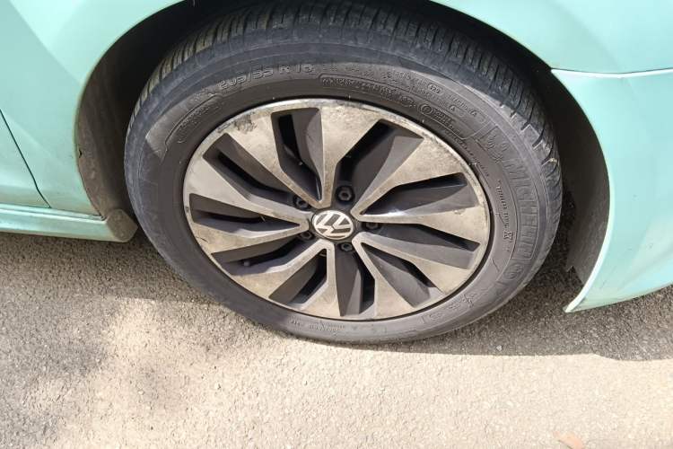 Used Volkswagen Golf 2012 1.4 TSI Automatic Comfort Edition Right Front Wheel Hub