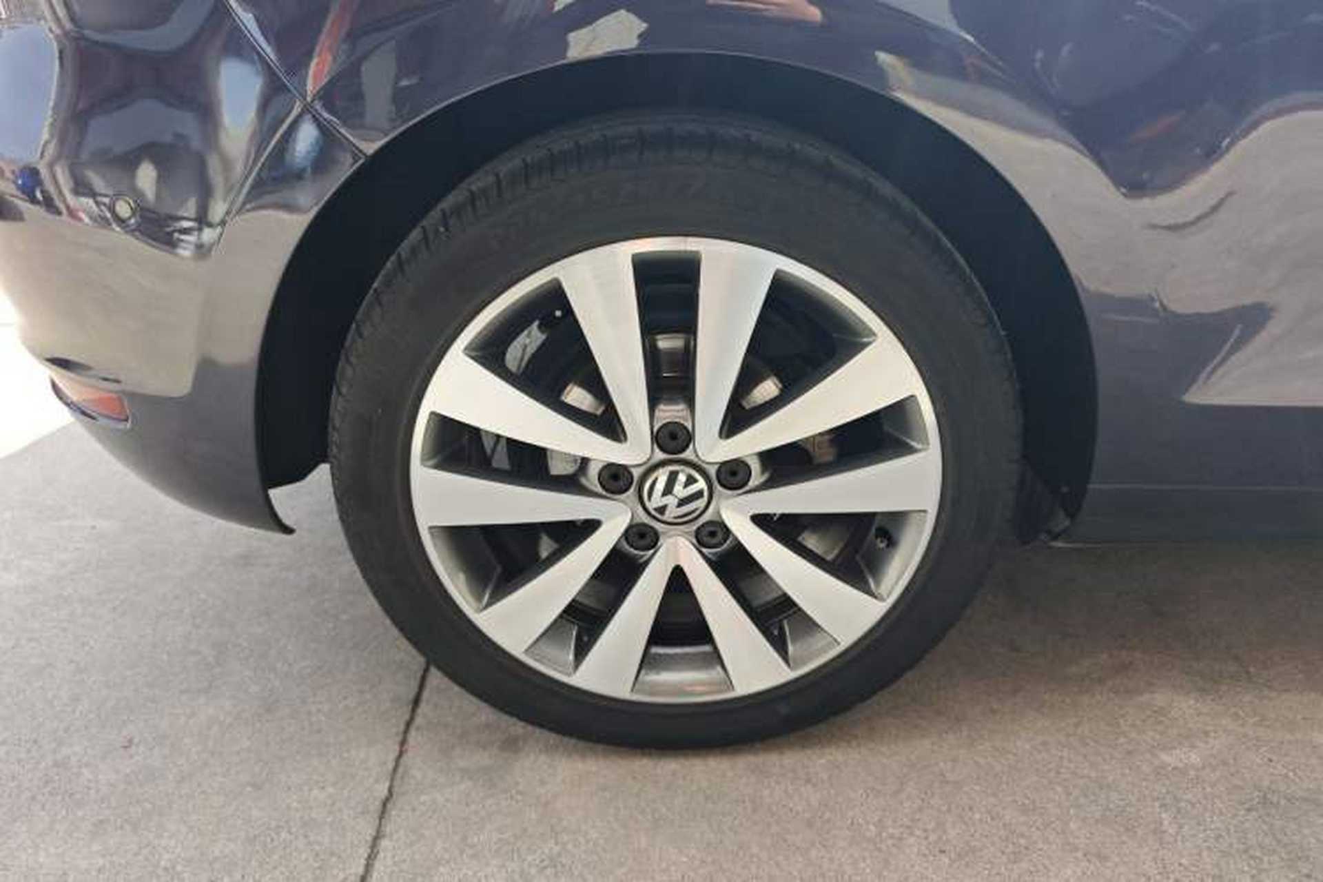 Used Volkswagen Golf 2012 1.4TSI Luxury Convertible Edition Right Rear Wheel Hub
