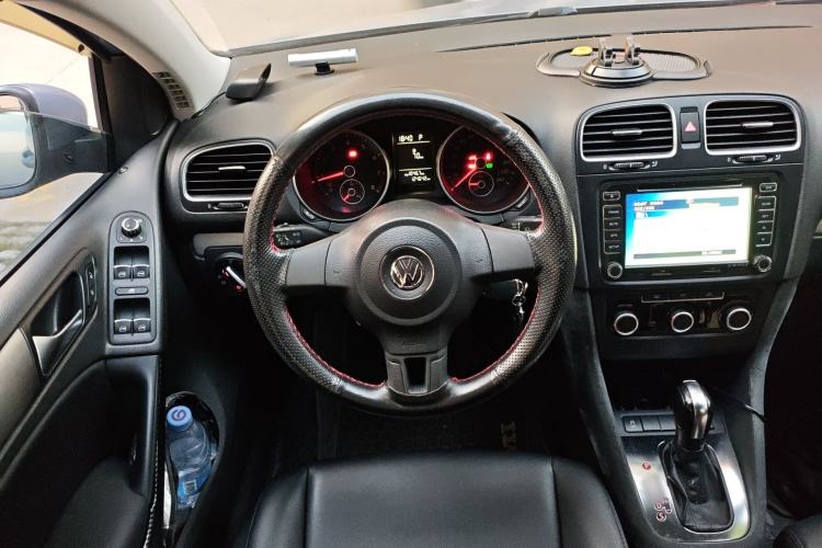 Used Volkswagen Golf 2012 1.6L Automatic Fashion Model Steering Wheel