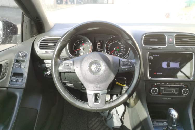 Used Volkswagen Golf 2012 1.4TSI Luxury Convertible Edition Steering Wheel