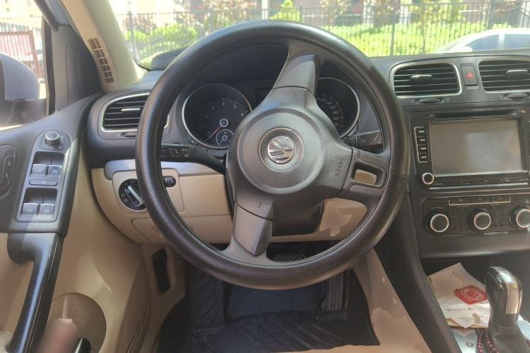 Used Volkswagen Golf 2012 1.6L Automatic Fashion Model Steering Wheel