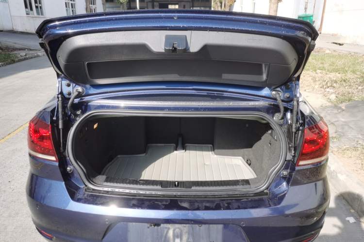 Used Volkswagen Golf 2012 1.4TSI Luxury Convertible Edition Trunk