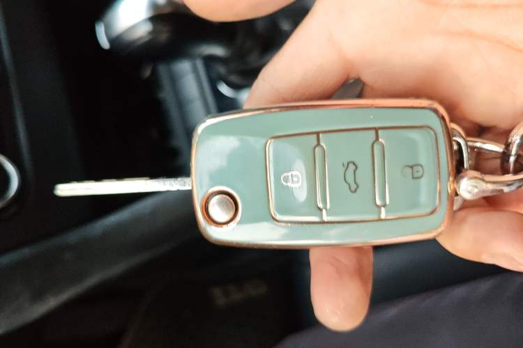 Used Volkswagen Golf 2012 1.6L Automatic Fashion Model Vehicle Key