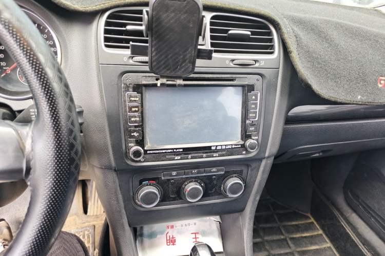 Used Volkswagen Golf 2012 1.6L Automatic Comfort Model Audio And AC Panel