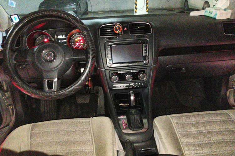 Used Volkswagen Golf 2012 1.6L Automatic Comfort Model Center Console