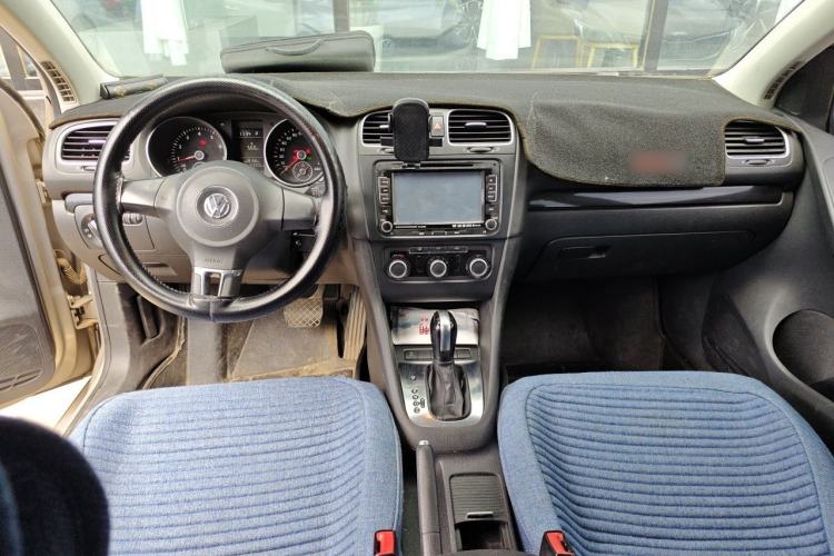 Used Volkswagen Golf 2012 1.6L Automatic Comfort Model Center Console