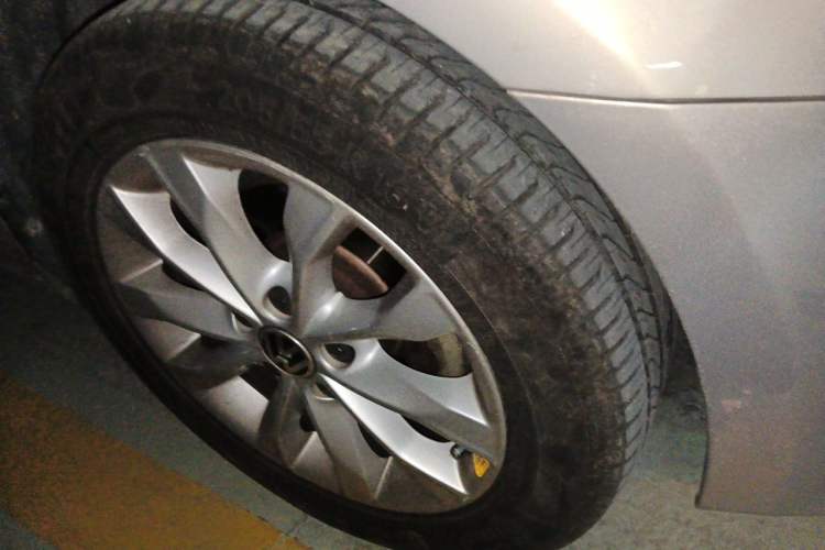 Used Volkswagen Golf 2012 1.6L Automatic Comfort Model Right Front Wheel Hub