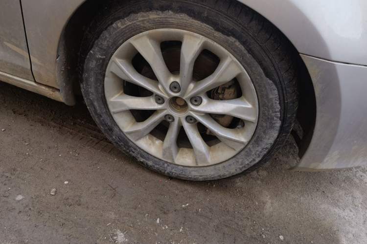 Used Volkswagen Golf 2012 1.4 TSI Automatic Comfort Edition Right Front Wheel Hub