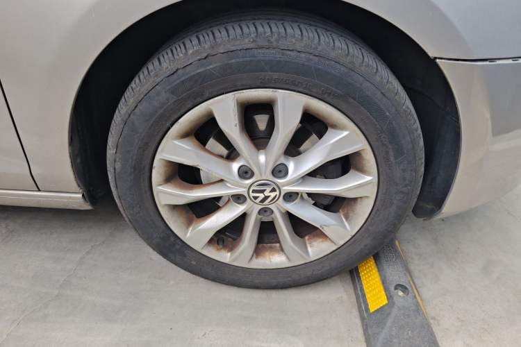 Used Volkswagen Golf 2012 1.6L Automatic Comfort Model Right Front Wheel Hub