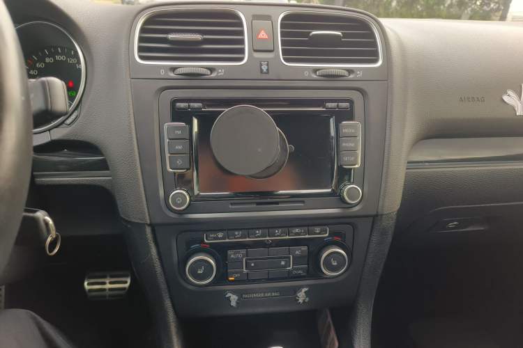 Used Volkswagen Golf 2012 1.4TSI Luxury Convertible Edition Audio And AC Panel
