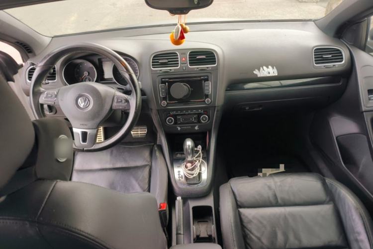 Used Volkswagen Golf 2012 1.4TSI Luxury Convertible Edition Center Console