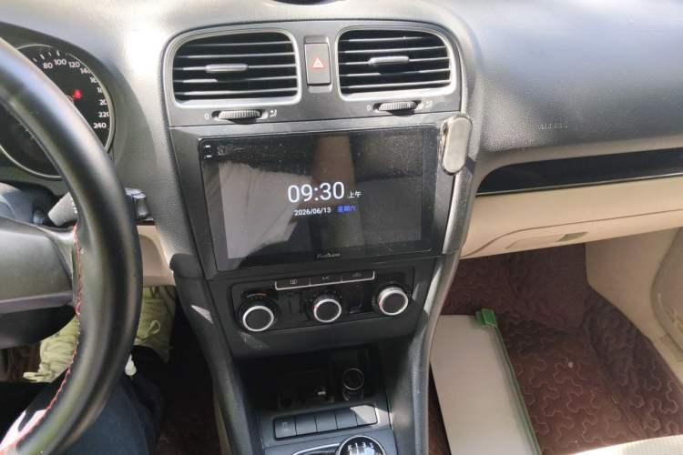 Used Volkswagen Golf 2012 1.6 Manual Comfort Edition Audio And AC Panel