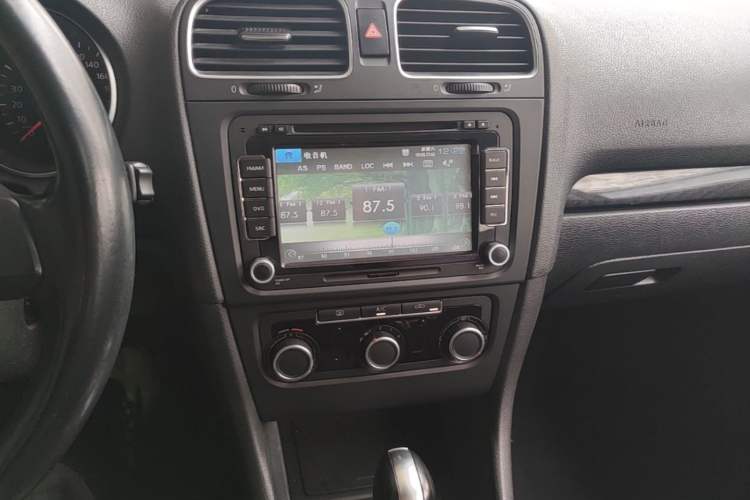 Used Volkswagen Golf 2012 1.6L Automatic Comfort Model Audio And AC Panel