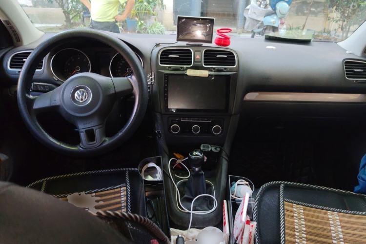 Used Volkswagen Golf 2012 1.6 Manual Fashion Edition Center Console