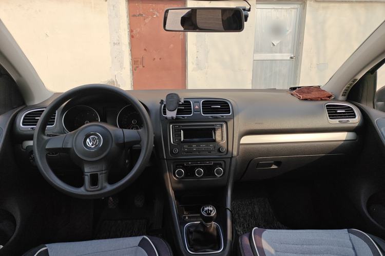 Used Volkswagen Golf 2012 1.6 Manual Fashion Edition Center Console