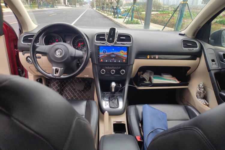 Used Volkswagen Golf 2012 1.6L Automatic Comfort Model Center Console