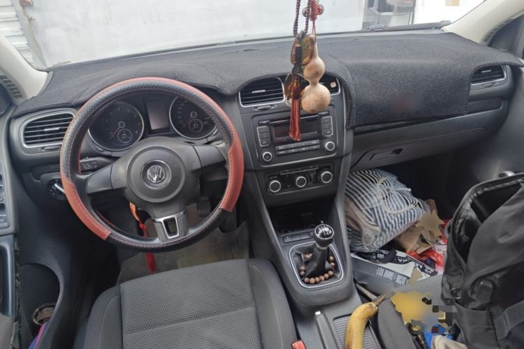 Used Volkswagen Golf 2012 1.6 Manual Comfort Edition Center Console