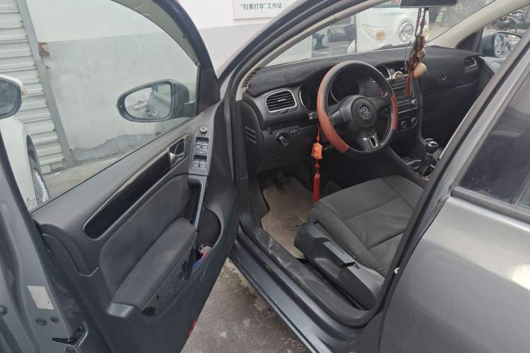 Used Volkswagen Golf 2012 1.6 Manual Comfort Edition Driver Seat