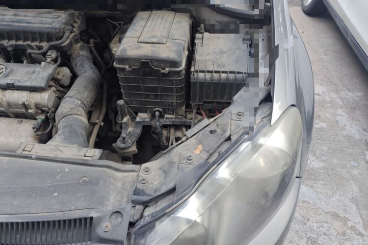Used Volkswagen Golf 2012 1.6 Manual Comfort Edition Engine Bay Left