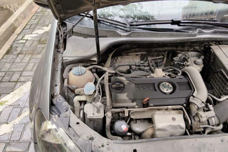Used Volkswagen Golf 2012 1.4 TSI Automatic Comfort Edition Engine Bay Right