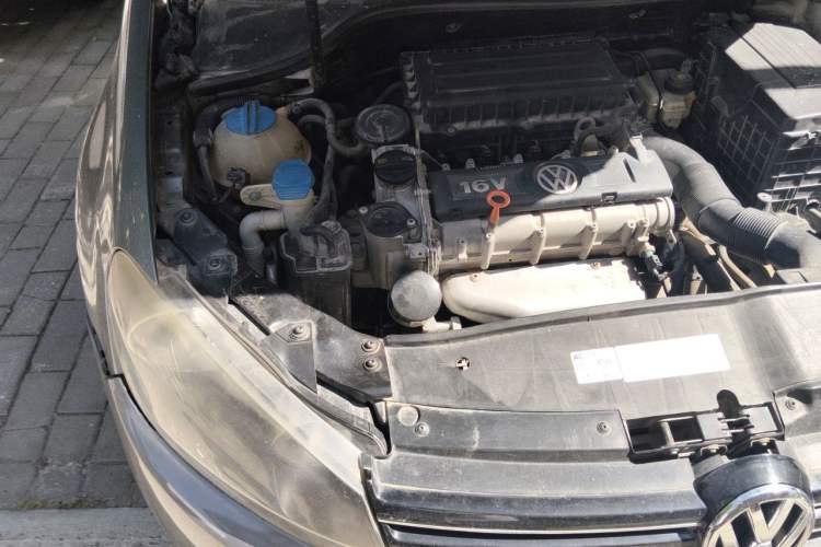 Used Volkswagen Golf 2012 1.6 Manual Comfort Edition Engine Bay Right