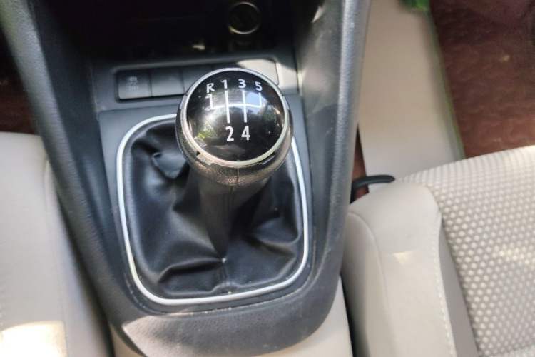 Used Volkswagen Golf 2012 1.6 Manual Comfort Edition Gear Lever