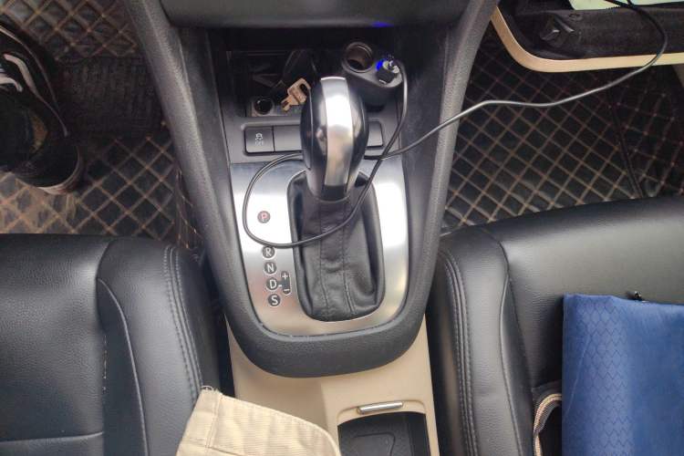 Used Volkswagen Golf 2012 1.6L Automatic Comfort Model Gear Lever