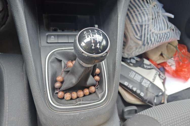 Used Volkswagen Golf 2012 1.6 Manual Comfort Edition Gear Lever