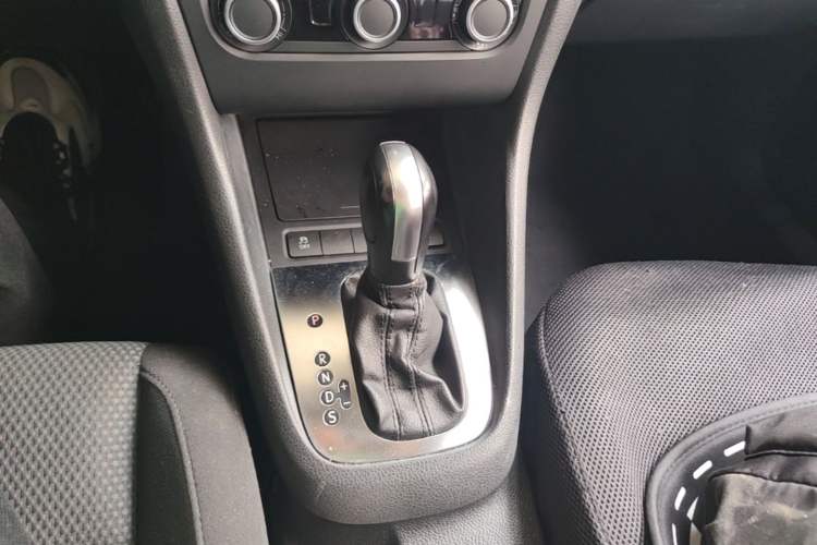 Used Volkswagen Golf 2012 1.6L Automatic Comfort Model Gear Lever