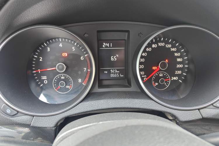 Used Volkswagen Golf 2012 1.6 Manual Comfort Edition Instrument Cluster
